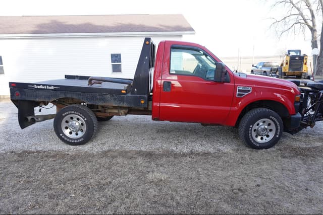Image of Ford F-350 equipment image 1