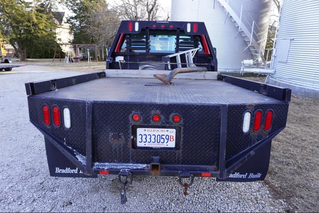 Image of Ford F-350 equipment image 3