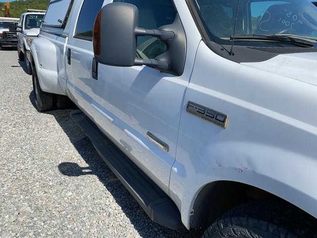 Image of Ford F-350 equipment image 4