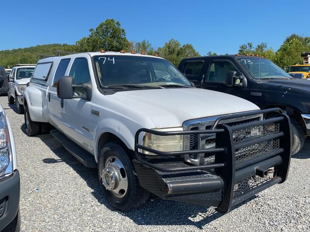 Image of Ford F-350 equipment image 2