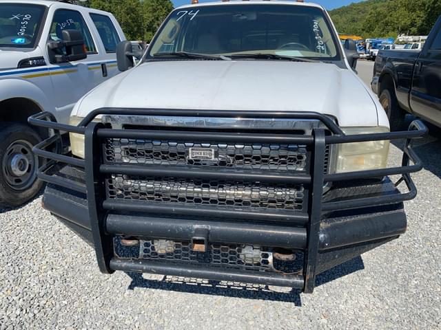 Image of Ford F-350 equipment image 1