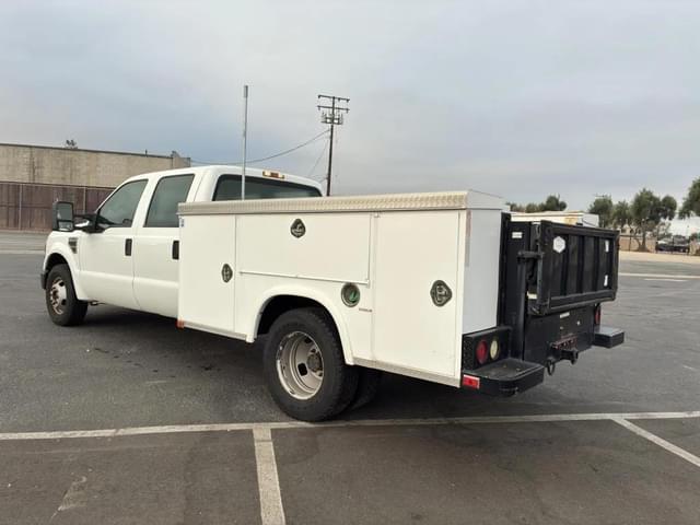 Image of Ford F-350 equipment image 3