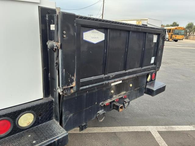 Image of Ford F-350 equipment image 4