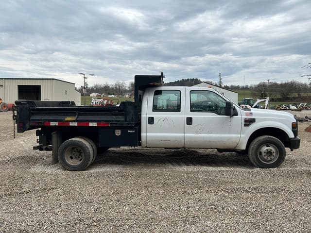 Image of Ford F-350 equipment image 4