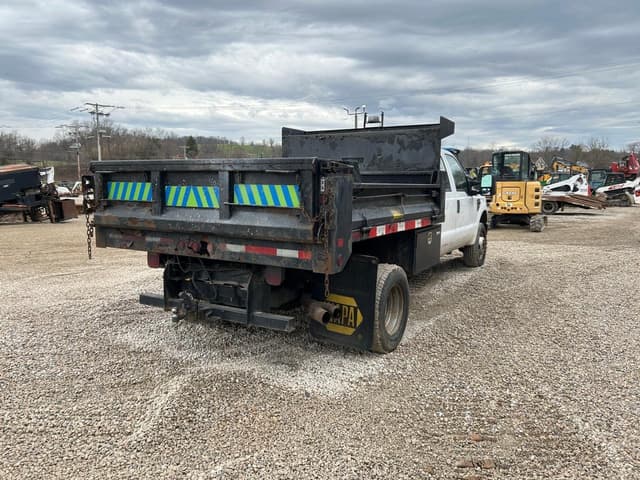 Image of Ford F-350 equipment image 3