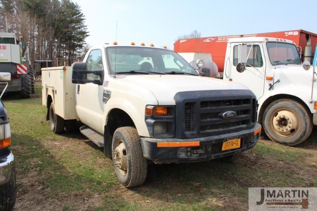 Image of Ford F-350 equipment image 1