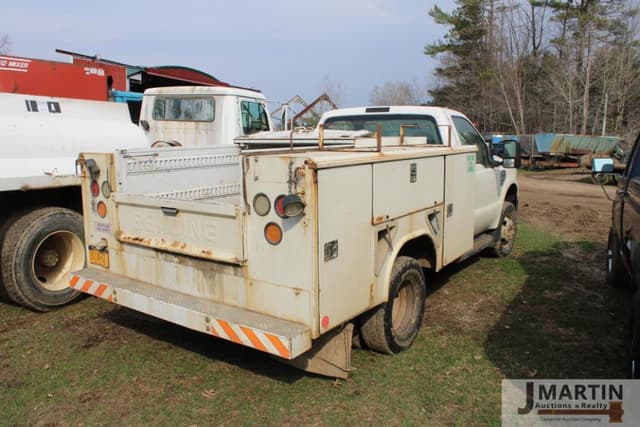 Image of Ford F-350 equipment image 2