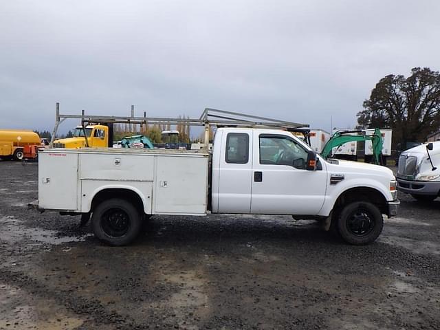 Image of Ford F-350 equipment image 2