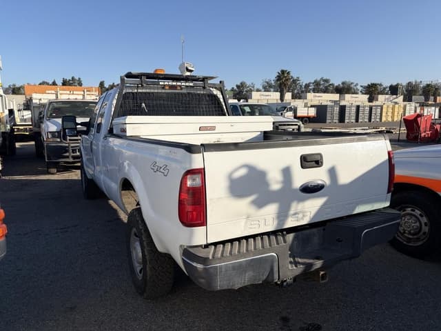 Image of Ford F-350 equipment image 1