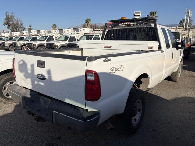 Image of Ford F-350 equipment image 2