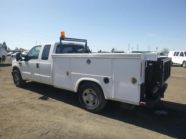 Image of Ford F-350 equipment image 3