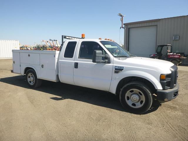 Image of Ford F-350 equipment image 1