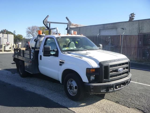 Image of Ford F-350 equipment image 1