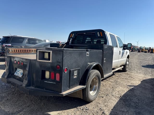 Image of Ford F-350 equipment image 3