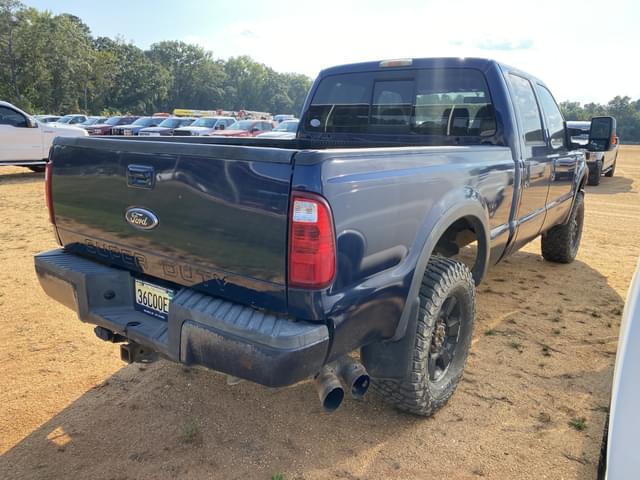 Image of Ford F-350 equipment image 2