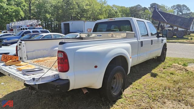 Image of Ford F-350 equipment image 2
