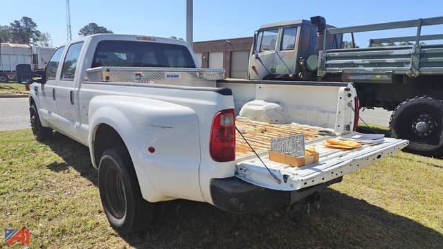 Image of Ford F-350 equipment image 1