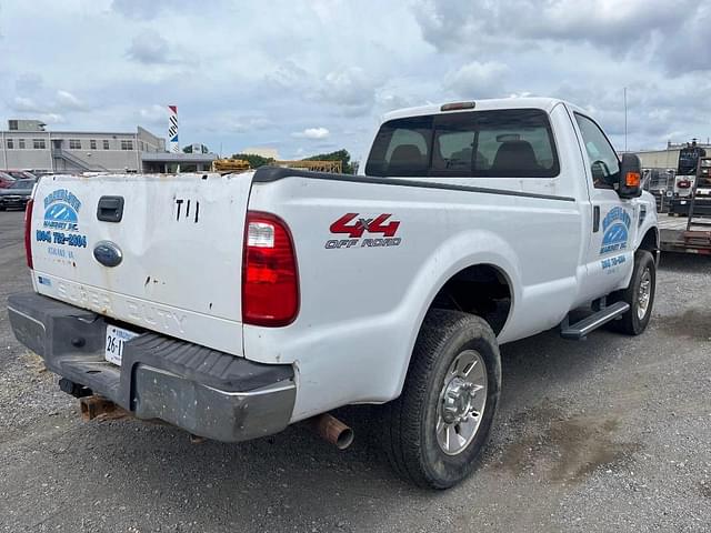 Image of Ford F-350 equipment image 2