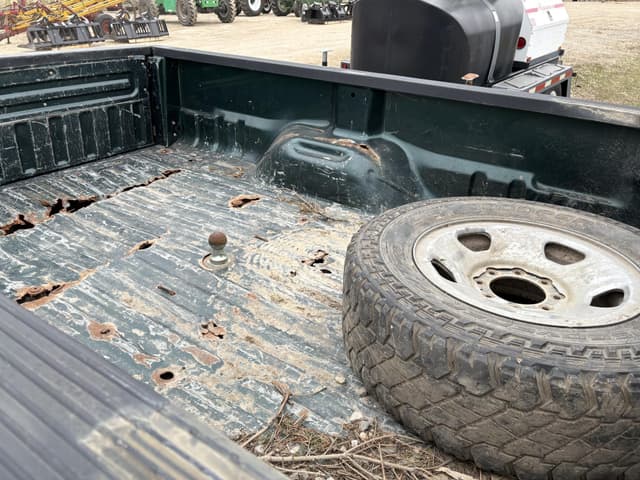 Image of Ford F-350 equipment image 2