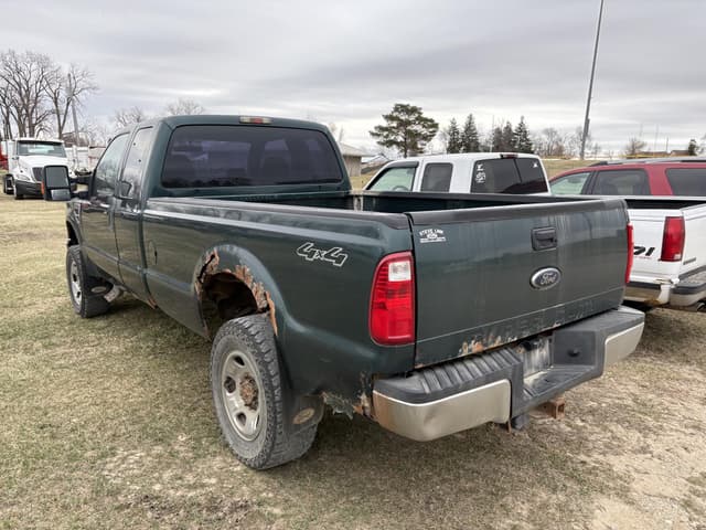 Image of Ford F-350 equipment image 4