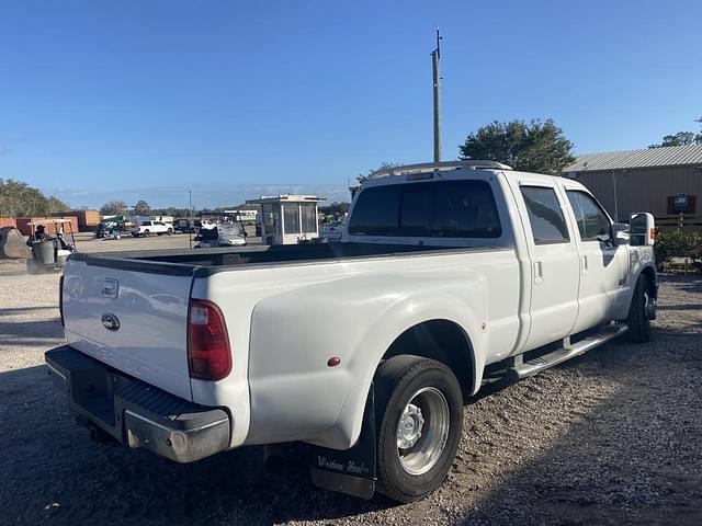 Image of Ford F-350 equipment image 2