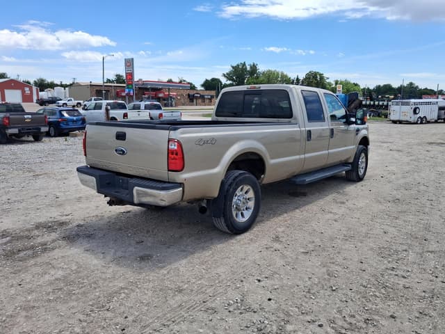 Image of Ford F-350 equipment image 4