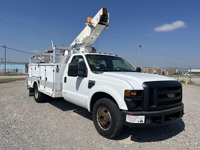 Image of Ford F-350 equipment image 1