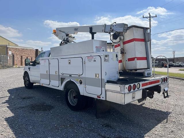 Image of Ford F-350 equipment image 4