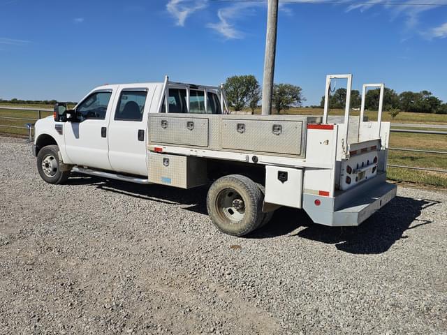 Image of Ford F-350 equipment image 3