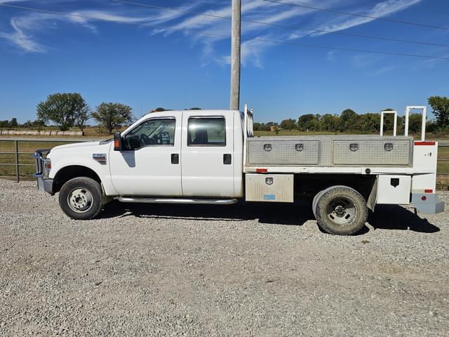 Image of Ford F-350 equipment image 2