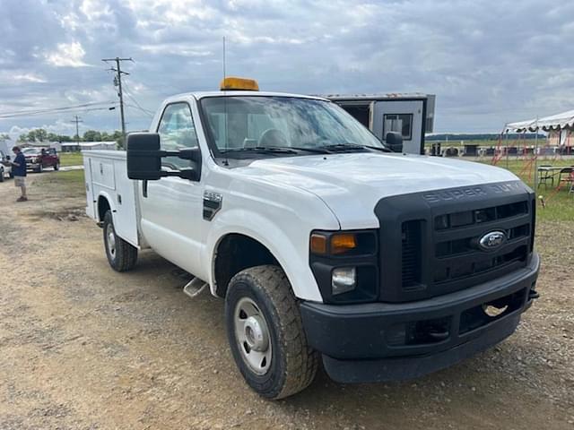 Image of Ford F-350 equipment image 4