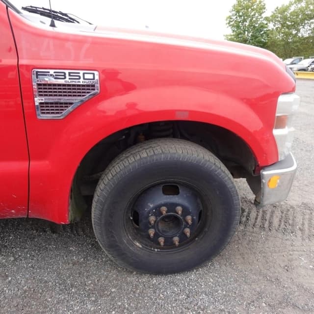 Image of Ford F-350 equipment image 4