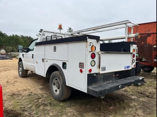 Image of Ford F-350 equipment image 3