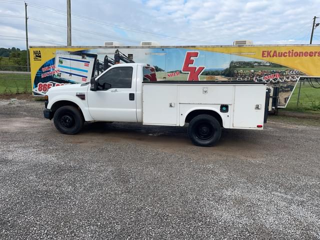 Image of Ford F-350 equipment image 1