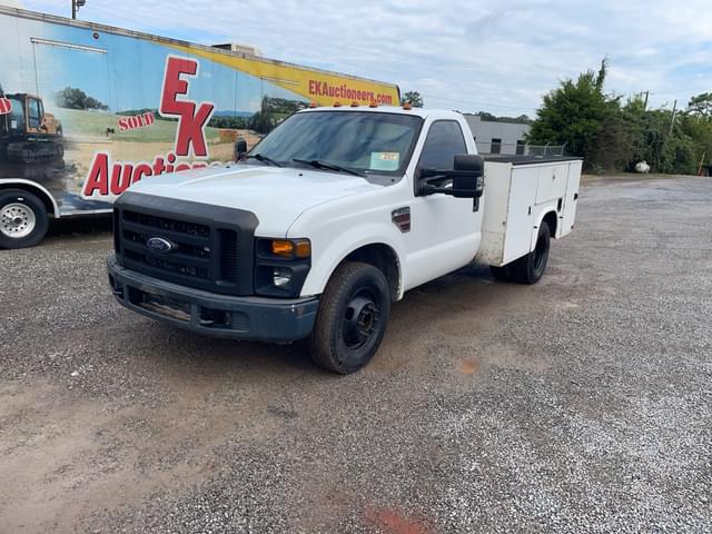 Image of Ford F-350 equipment image 3