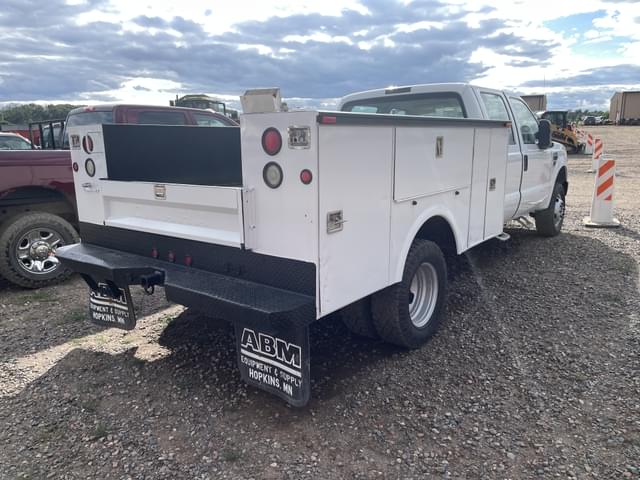 Image of Ford F-350 equipment image 3