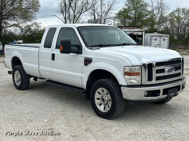 Image of Ford F-350 equipment image 2