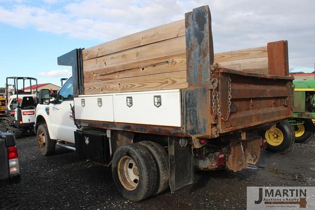 Image of Ford F-350 equipment image 3