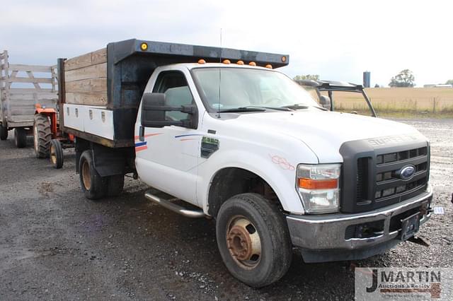 Image of Ford F-350 equipment image 1