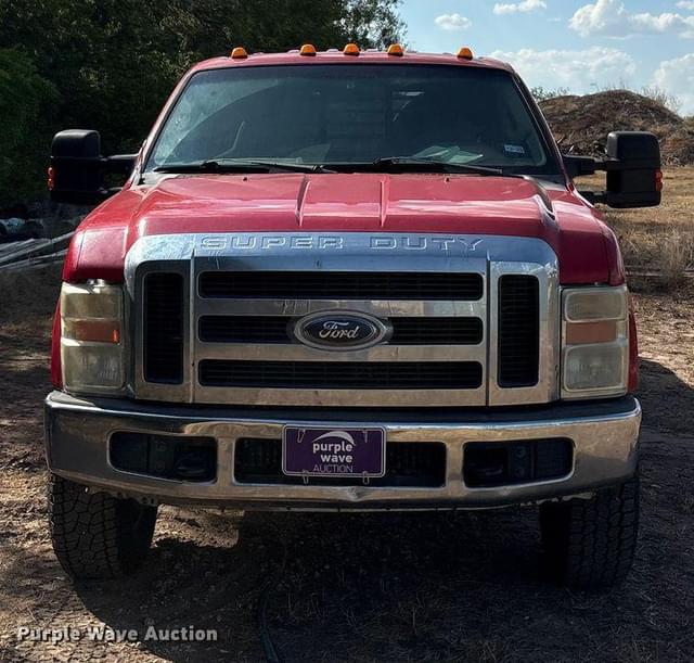 Image of Ford F-350 equipment image 1