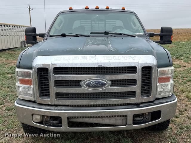 Image of Ford F-350 equipment image 1