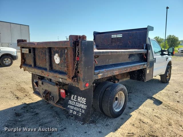 Image of Ford F-350 equipment image 4