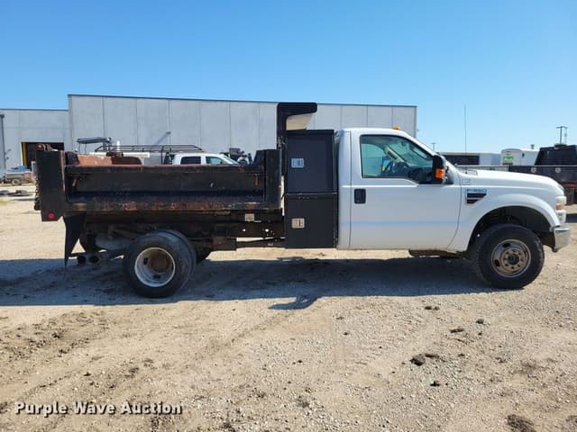 Image of Ford F-350 equipment image 3