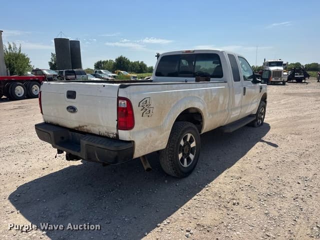 Image of Ford F-350 equipment image 4
