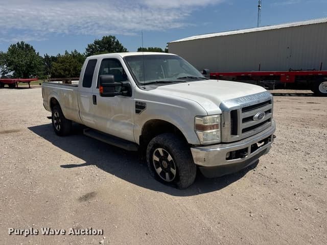 Image of Ford F-350 equipment image 2