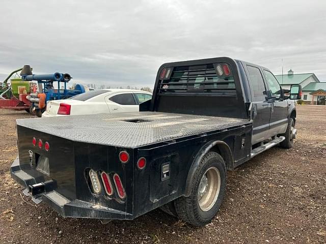 Image of Ford F-350 equipment image 2