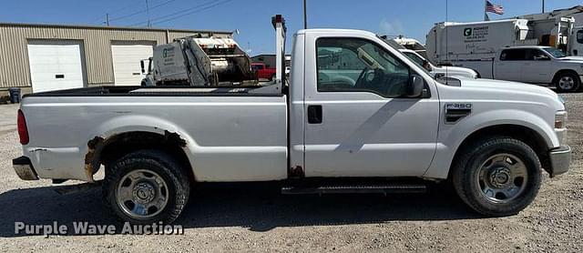 Image of Ford F-350 equipment image 3
