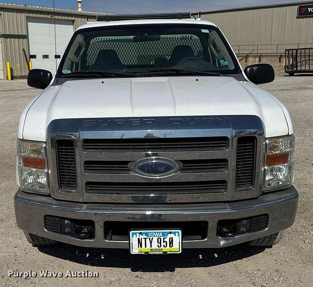 Image of Ford F-350 equipment image 1