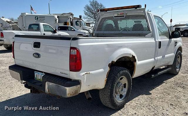 Image of Ford F-350 equipment image 4