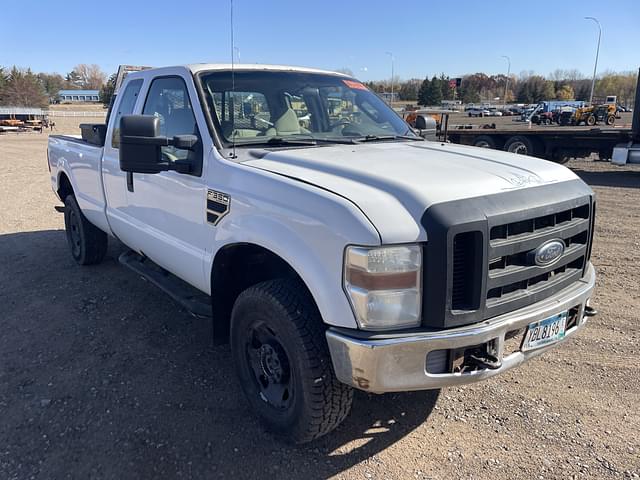 Image of Ford F-350 equipment image 3